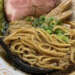 極麺 青二犀 - 黒胡椒の効いたたまり醤油ベースの黒二犀