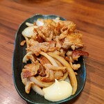 麺や ようか - 豚バラの焼き肉@500