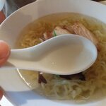 喜多方 満喜 - 透明な塩スープ