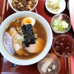 三島屋 - チャーシュー麺と四川麻婆飯ハーフのセット1100円