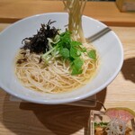 AOGUIRI - 冷たいごま塩そば麺リフト