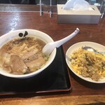 Kachuu Fuu Getsu - 海老ワンタンラーメン+夏のガーリック炒飯