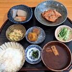 Nitakiya Owan - 鶏の味噌煮、おでん、おばんざい３品