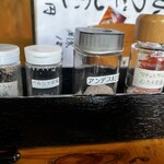 そばきり 吾妻路 - 蕎麦にどうぞと勢揃いした塩達