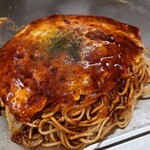 お好み焼き 鉄板焼 えんまる - 牛しょぶり焼き(税込1,100円)
            基本的な組み合わせ
            ・茹で生中太麺
            ・オタフクソース
            ・焼き方:押さえない
            ・焼き上がりの形:整った焼き上がり
            ・鉄板またはお皿で食べるのがスタンダード