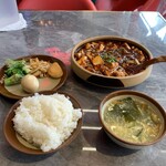 Sanshou Kosakekan - マーボー豆腐、玉子スープ、バイキングの前菜、味付け玉子等にライス('23/08/20)