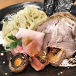 飯田商店 - 圧巻のチャーシュー追加！！