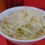 Ramen Jirou Chibaten - ミニ700円。麺柔らか目、味薄目、ヤサイ