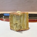 てんぷら 近藤 - ◎10センチもの厚さのさつまいもん30分以上かけ油で揚げる。