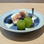 てんぷら 近藤 - ◎シャインマスカット、無花果、ブルーベリー