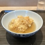 てんぷら 近藤 - ◎焙じ茶を注いで天茶にして頂く。