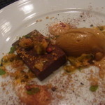 Felicelina - チョコレートケーキ・スパイスとナッツの香・キャラメルジェラード・パッションフルーツ添え