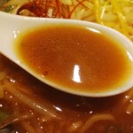 ra-mennikudomburiyoshinaritoripaitantorijin - 極み醤油ラーメン800円のスープレンゲリフト(2023.8.12)
