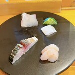 小判寿司 - 刺身4種(ヒラメ・エンガワ・サバ・甘エビ)