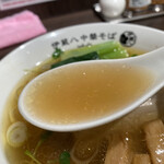 打ち立て中華そば 伊蔵八 - スープ