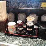 沼津 すし之助 - 卓上調味料たち