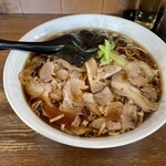 ラーメン うねり - 料理写真:醤油らーめん大盛