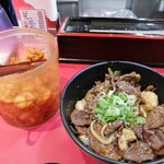 Yakiniku Don Juuban - 食べ放題のキムチとホルモン丼