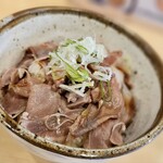 中華そば 集 - ミニ牛タン丼（３００円）