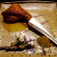 おみ乃 神谷町 - 手羽先，ウドのきんぴら