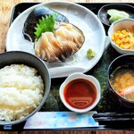 光る海 - 活ホッキ刺定食