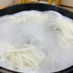 五島手延うどん おっどん亭 - グツグツ沸騰させる。