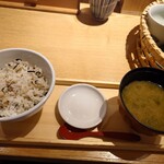 Tsukumi - ひしき御飯か白米か選べるごはんと味噌汁、お替り自由