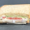 Panya Hako - 自家製サラダチキンとトマトのサンドイッチ