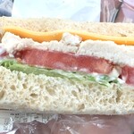 Panya Hako - 自家製サラダチキンとトマトのサンドイッチ