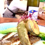 ビストロ ルリール - カリッとしたベニエと、しっとりカリッとした爽やかなイサキが良く合います