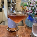 Bistro Le Rire - LOVE ROSE フレッシュな果実感に溢れるキリッとした酸味のロゼワイン。