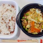ほっともっと - 肉野菜炒め弁当（もち麦ごはん：小盛）