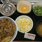吉野家 - 牛ねぎ玉丼（大盛り） 540円 とAセット（味噌汁＆サラダ） 120円