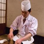 京 上賀茂 御料理秋山 - ご主人である秋山さんが自らお茶をたててくれます