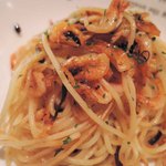 bistro D - ペペロンチーノ。このお店のパスタは他にもいろいろ食べたことがあって、
      どれもとっても美味しいけど、ペペロンチーノもボキのお気に入り～♪