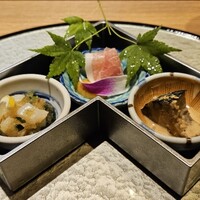 渋谷 鮨 スブリム TOKYO - 前菜
                ・つぶ貝のみぞれ和え
                ・ネクタリン生ハム巻き
                ・茄子の煮浸し