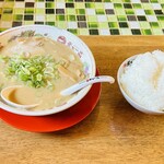 天下一品 - ランチメニュー(平日11:00~14:00)
ラーメンライス ライス大