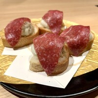 最飛び飛騨牛 しゃぶすき家 馬喰一代 名古屋WEST - 飛騨牛生ハムとゴルゴンゾーラムースのブルスケッタ（お通し、事前予約で無料）