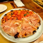 Pizzeria Parentesi - ⚫マリナーラ&レジーナのハーフ&ハーフ