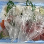 魚丈 - 氷を乗せて発泡スチロールの箱に入れてくれました、ありがとうございます
