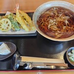 Sobadokoro Teuchi Shinshin - 天ぷら蕎麦(1490円)＋麺大盛り(300円)