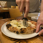 ピッツェリア パーレンテッシ - カット