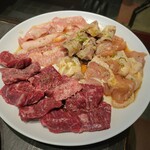 Yakiniku Ichi - ホルモン盛り