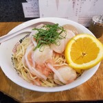 塩そば専門店 桑ばら - 帆立とイカのクリーム冷製タラコ和えそば