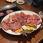 焼肉 白雲台 鶴橋駅前店 - 右からロース、ハラミ、カルビ