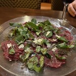 Iru Bakko Bisu - 馬肉のカルパッチョ