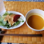 Youshokutei Azeria - サラダと人参のスープ♪