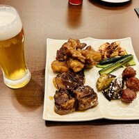 神仙閣 神戸店 - 生中はアサヒスーパードライ
                    左上: 香烤排骨 スペアリブ/糖醋肉 すぶた
                    右上:よだれ鶏 胡瓜の甘酢
                    左下: 東坡肉 豚の角煮醤油煮込み
                    右下: 涼拌茄子 茄子の中華風おひたし/糖醋丸子 肉団子の甘酢
