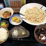 ががちゃ屋 - きのこ汁うどん　豚の角煮セット　９８０円