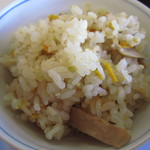 加賀旬彩　梅八 - うにと松茸の炊き込みご飯